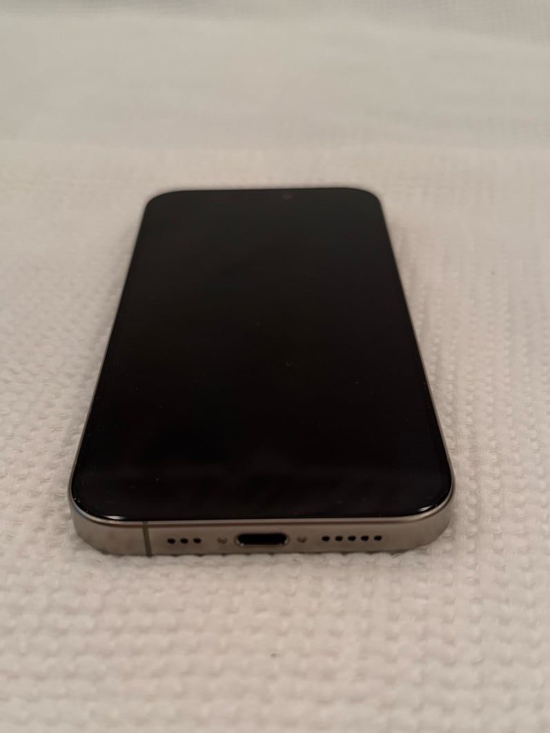 Apple iPhone 15 Pro 1TB In Natural Titanium With 鈥淣o SIM Restrictions鈥?7C69