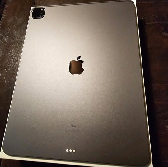 Apple iPad Pro 12.9 inch 5th Generation 256 GB in Space Gray - Flawless 1W31