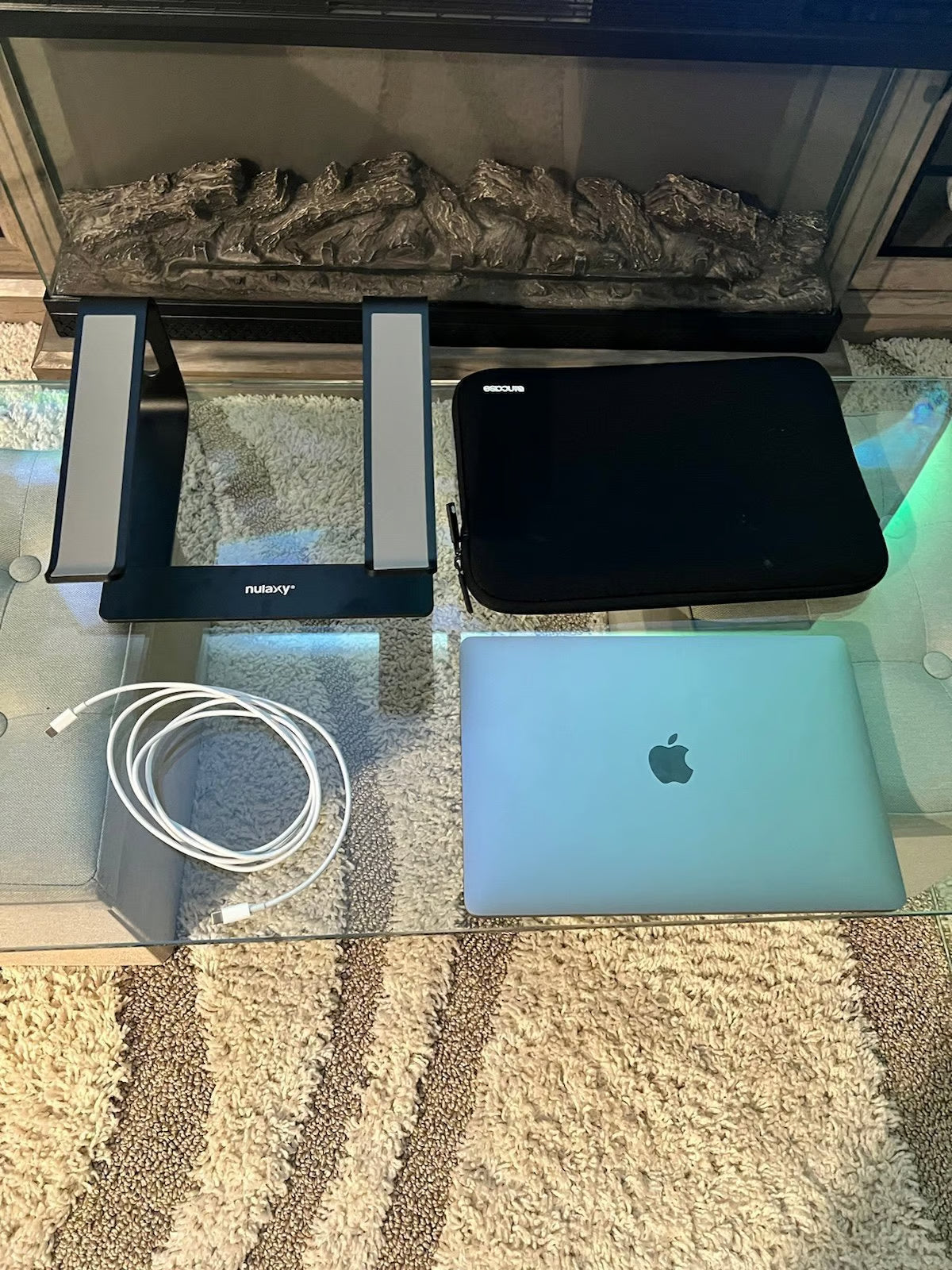 Apple MacBook Pro with Touch Bar screen !! 2W72