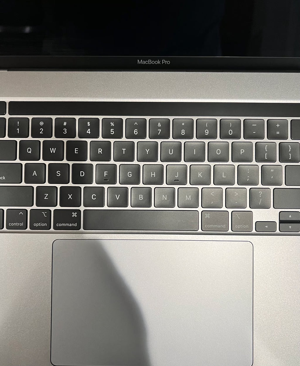 EXCELLENT Apple MacBook Pro Touch 16 inch 2.4GHz 8 Core i9 32GB 1TB SSD 1U97