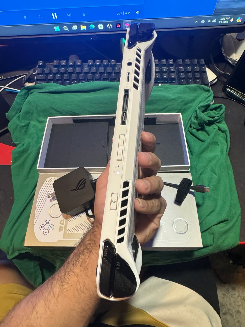 ASUS - ROG Ally 7"" 120Hz FHD 1080p Gaming Handheld - AMD Ryzen Z1 Extreme 512GB 8B99