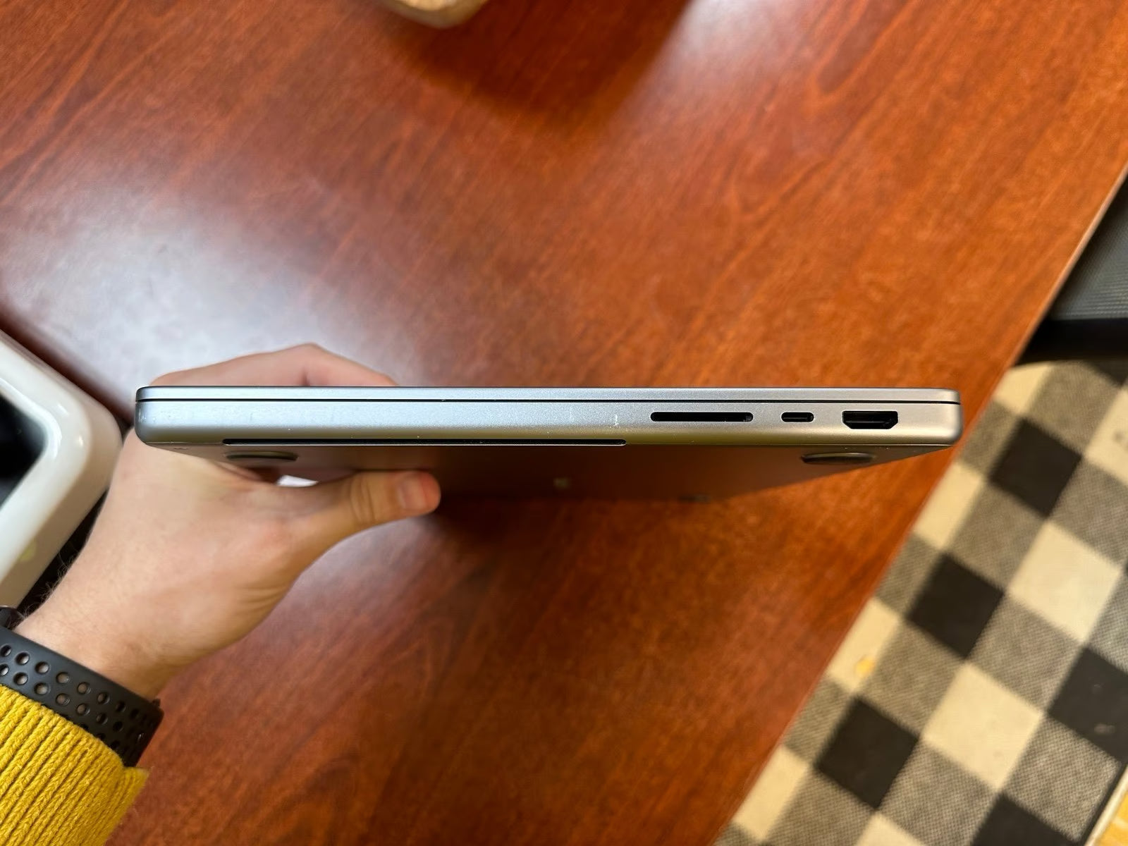 MacBook Pro M1 Pro 10-Core CPU and 16-Core GPU 14 Inch (Late 2021) 1TB SSD 6H76