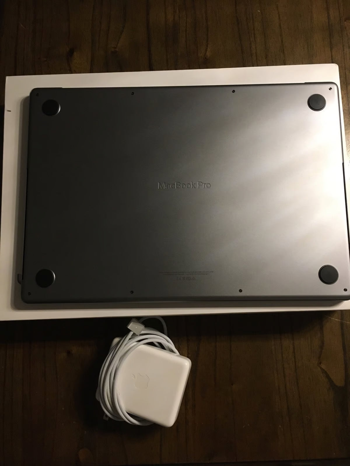 MacBook Pro 16in (2021) m1 chip w/box and charger 5M21