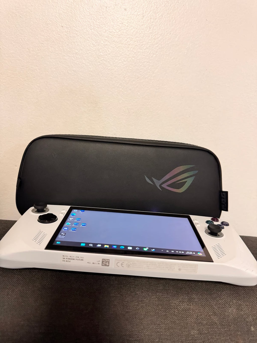 ASUS rog ally z1 extreme 7L73