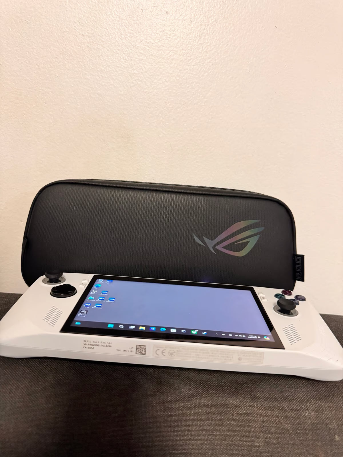 ASUS rog ally z1 extreme 7L73