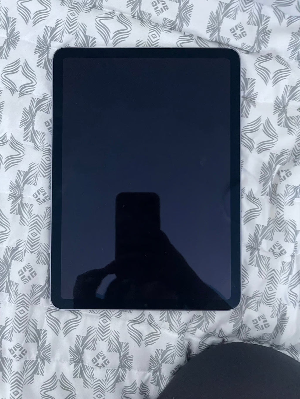 Newest iPad Air (generation 5) 256 GB Wi-Fi only 8O63