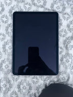 Newest iPad Air (generation 5) 256 GB Wi-Fi only 8O63