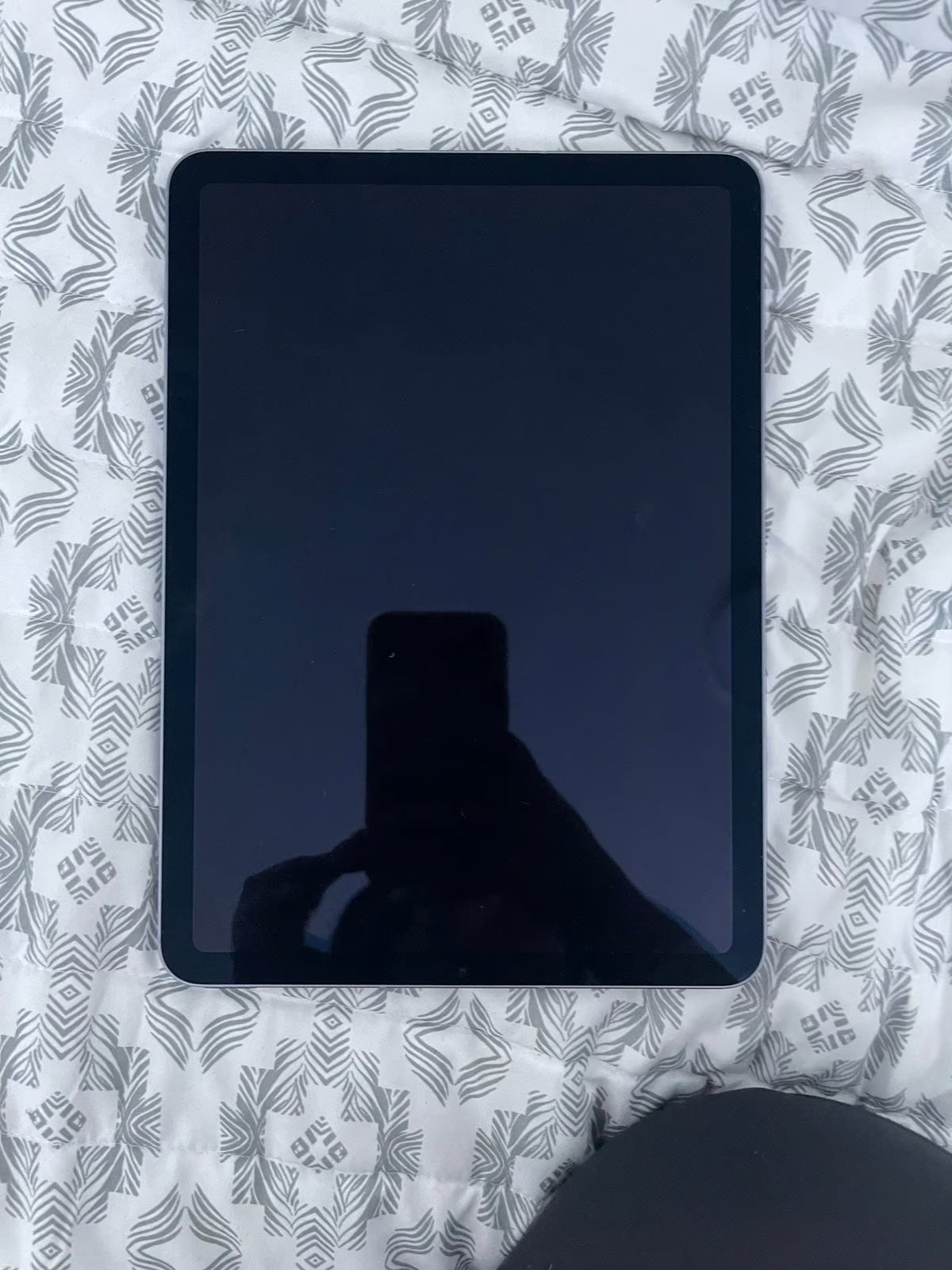 Newest iPad Air (generation 5) 256 GB Wi-Fi only 8O63