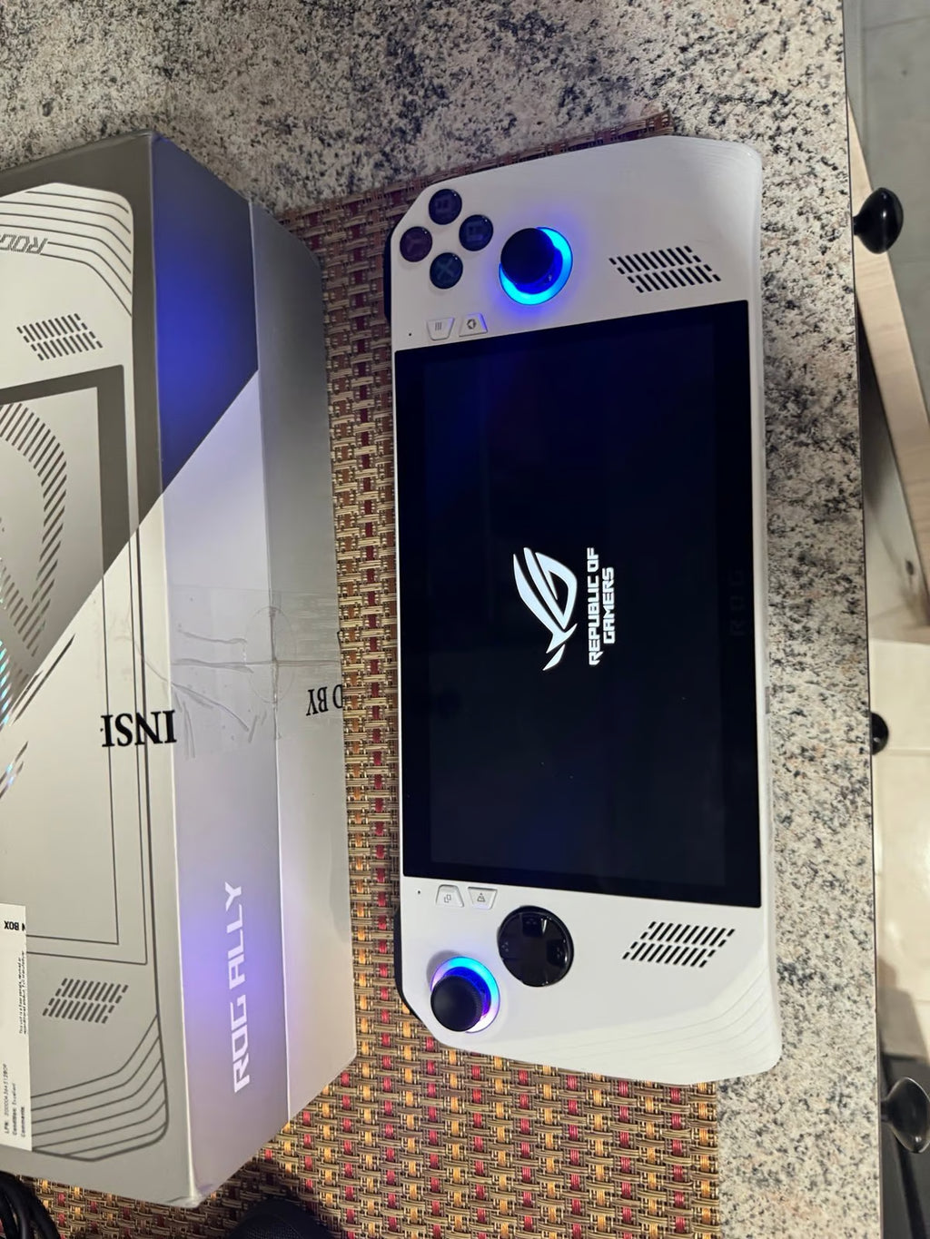 ASUS rog ally z1 2Q93