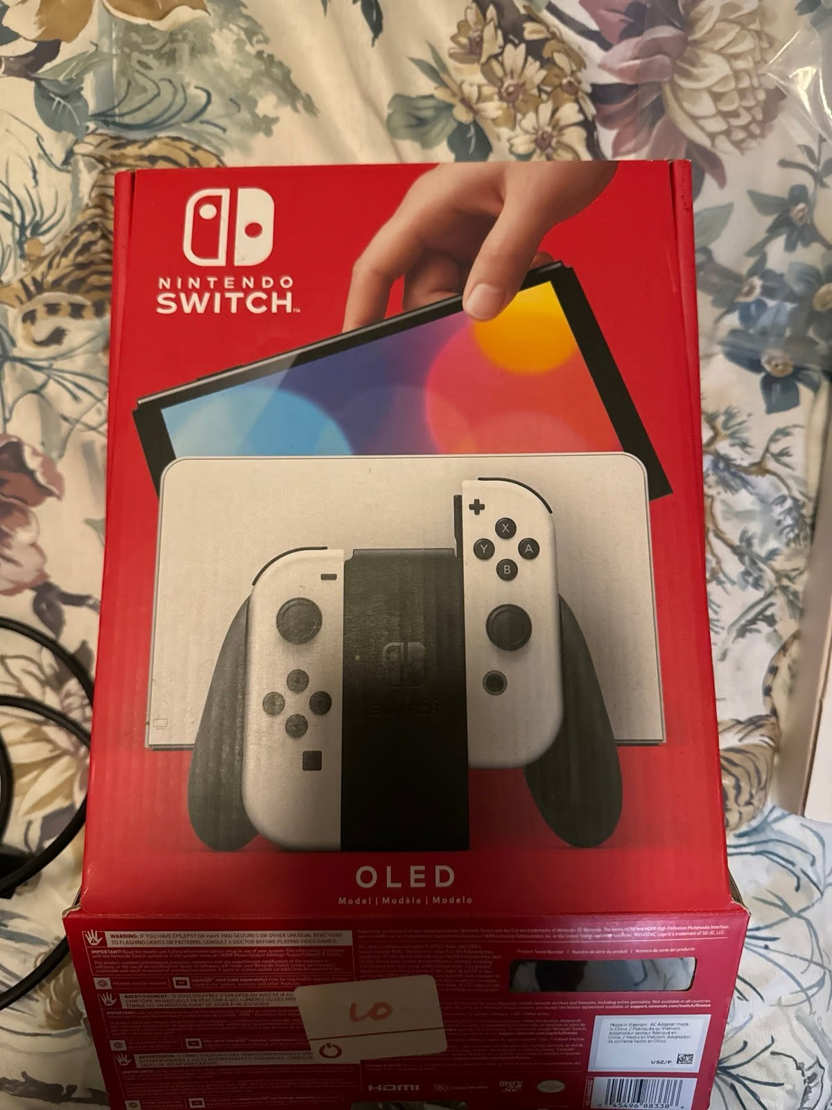 Nintendo Switch OLED with Pok茅mon scarlet 6T81