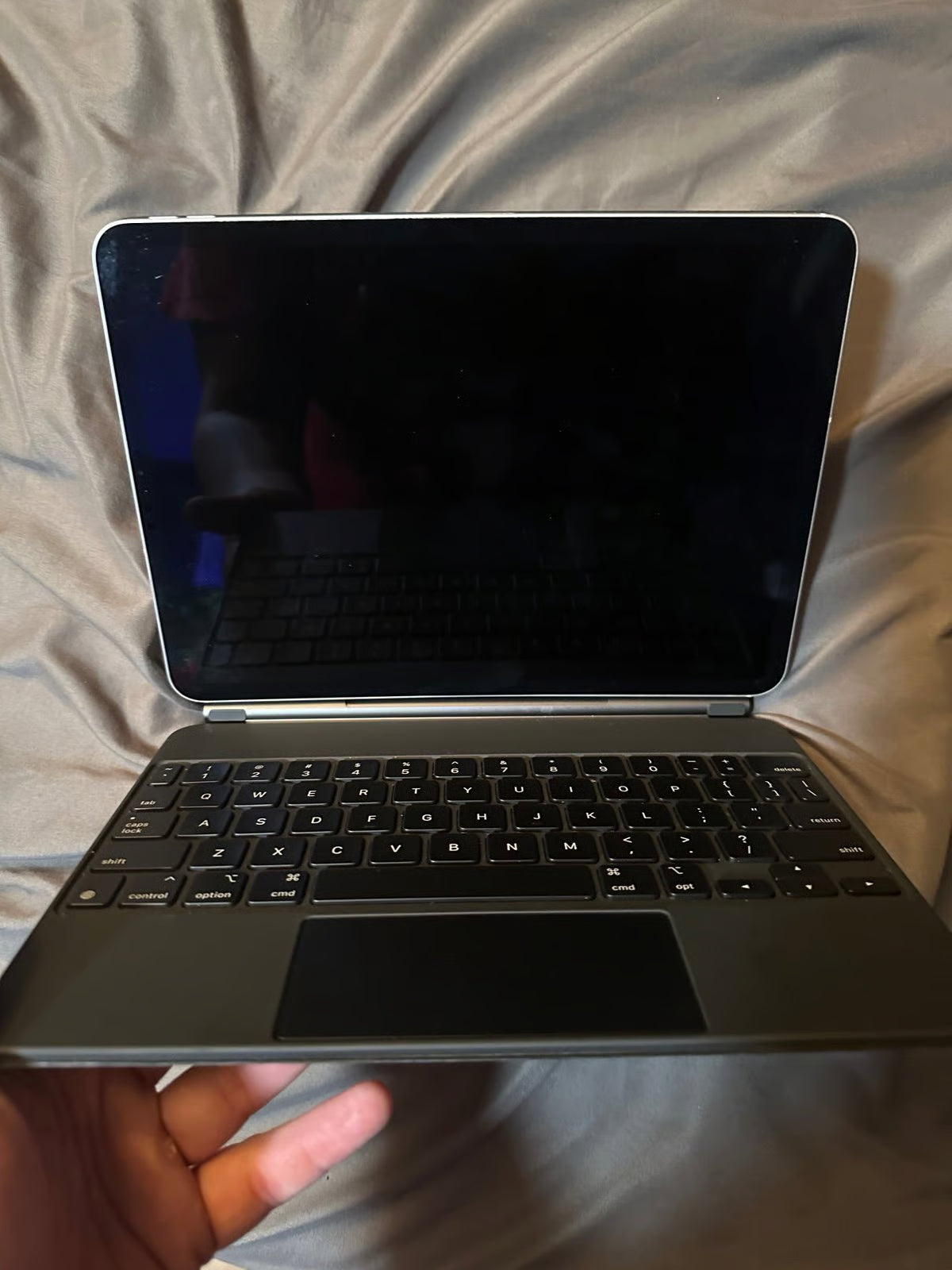 iPad Pro with apple magic keyboard 1O51