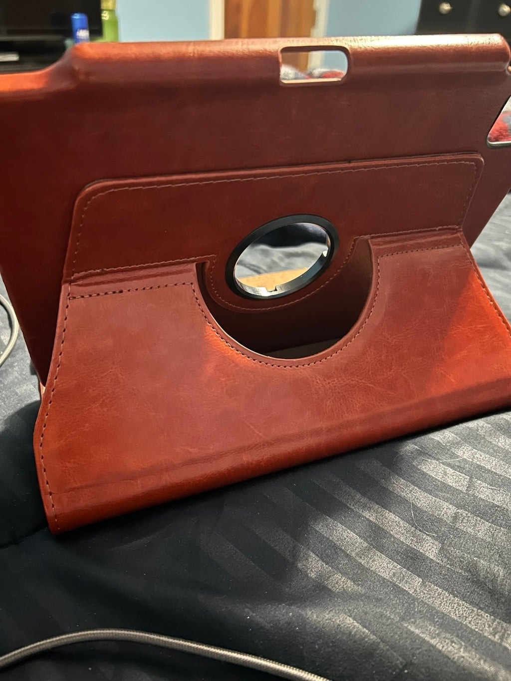 iPad Pro Wifi + Cellular (11 inch) (2nd gen) with case 1L62