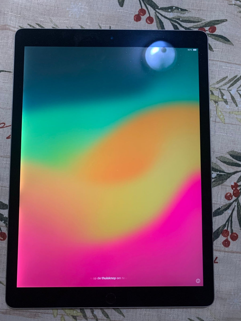 Apple iPad Pro 12.9�?2nd generation 64GB unlocked like new! 3M69