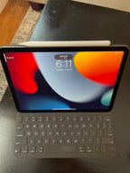 Apple iPad Air 5th Generation 64 GB in Space Gray 6T98