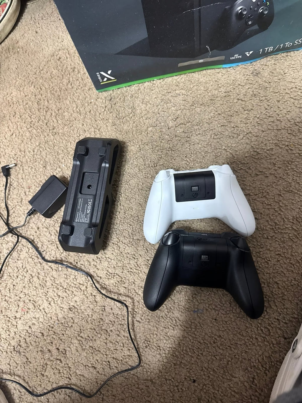 Xbox Series X w/ 4 controllers and 2 charging stands 2Q28