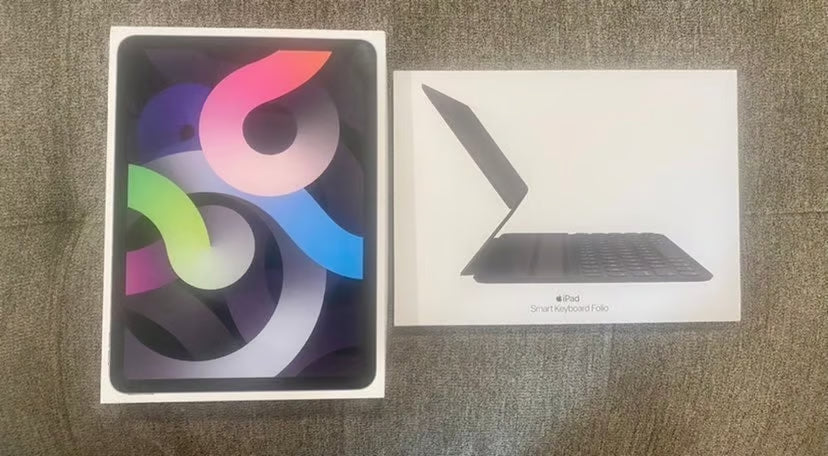 Apple iPad Air 4th Generation 64 GB in Space Gray with keyboard 5E96