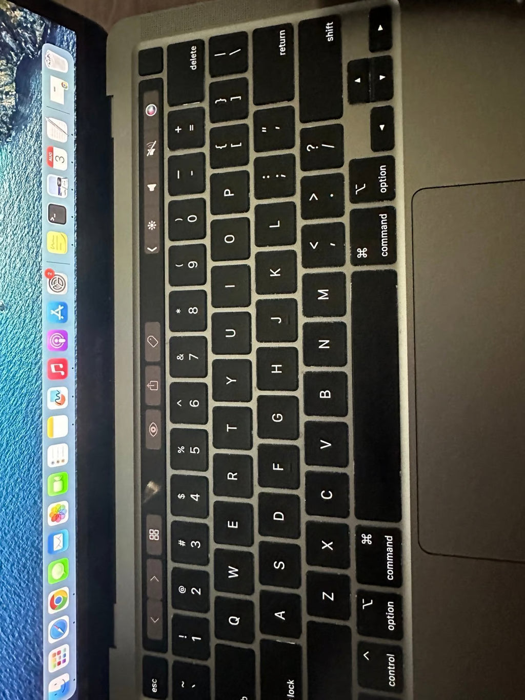 MacBook Pro 13 inch with Touch Bar 8Y19