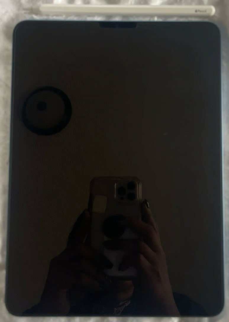 Apple iPad Air 5th Generation 64 GB in Blue 7O26