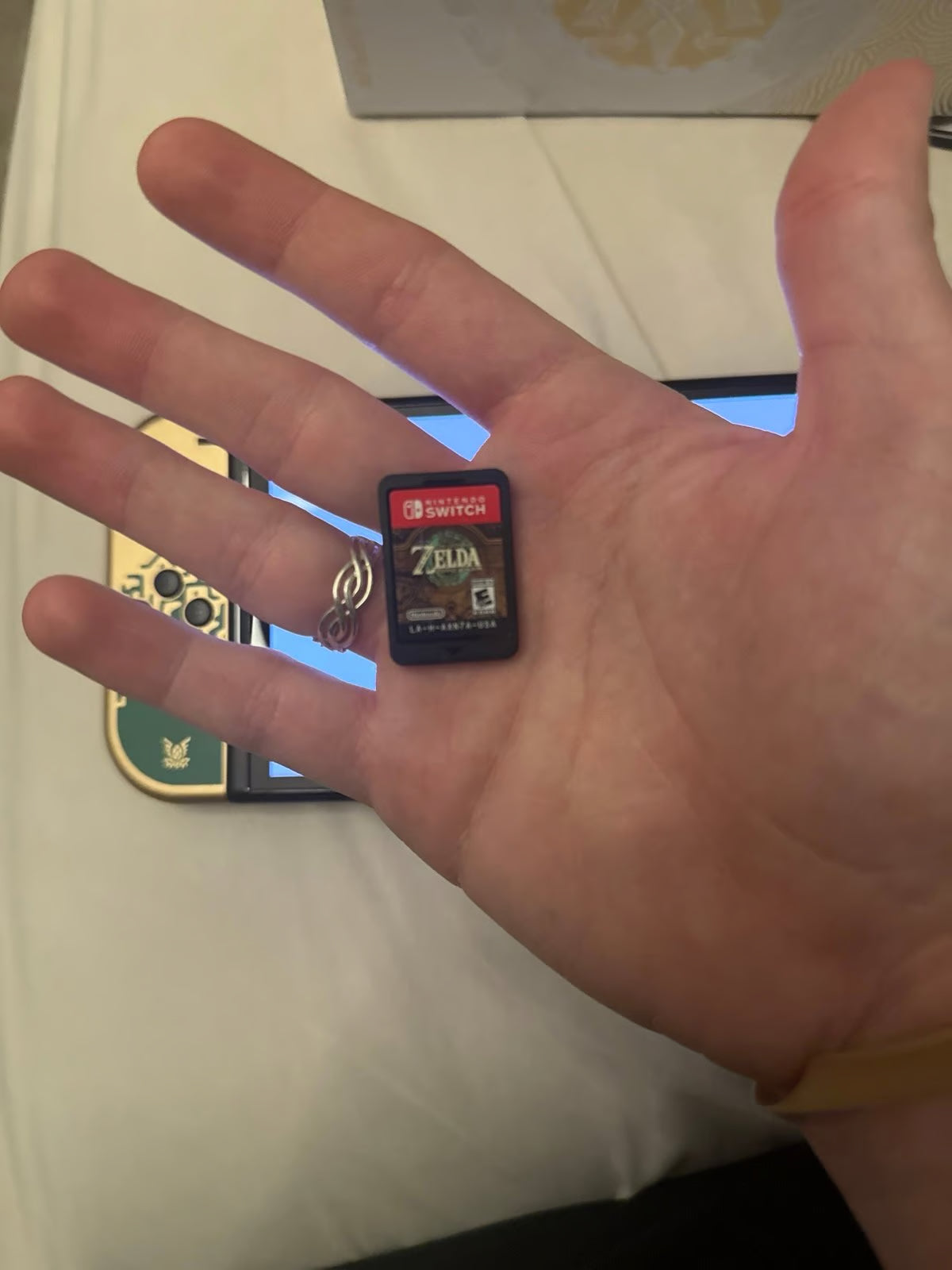 OLED Nintendo Switch Zelda Edition + Game 8X28