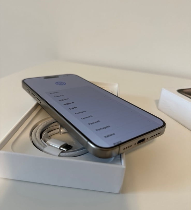 iPhone 15 Pro Max (T-Mobile) and MagSafe Case 2W78