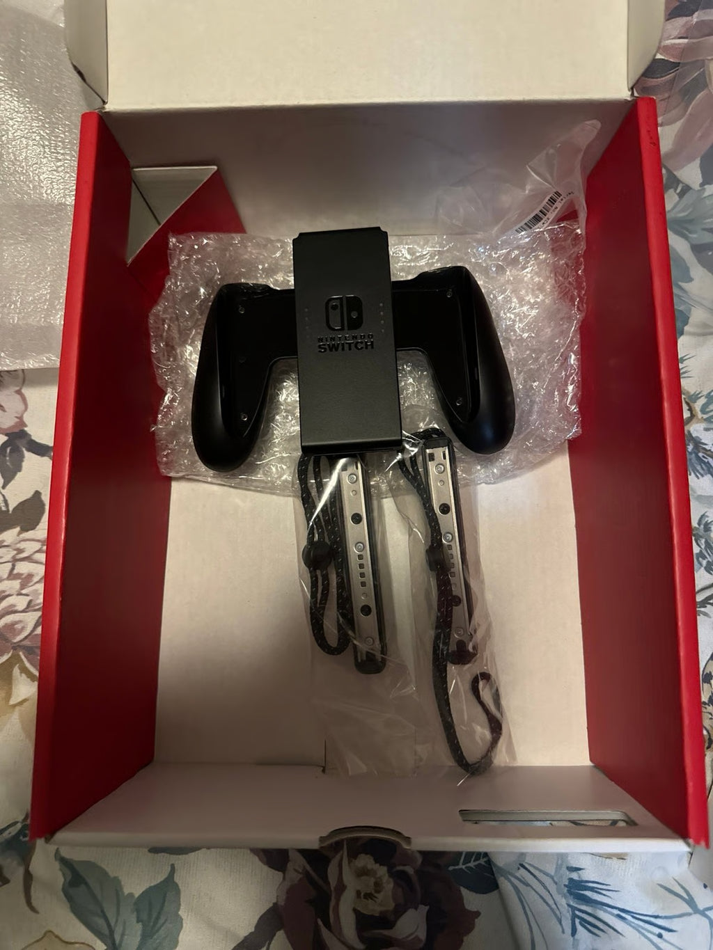 Nintendo Switch OLED with Pok茅mon scarlet 6T81