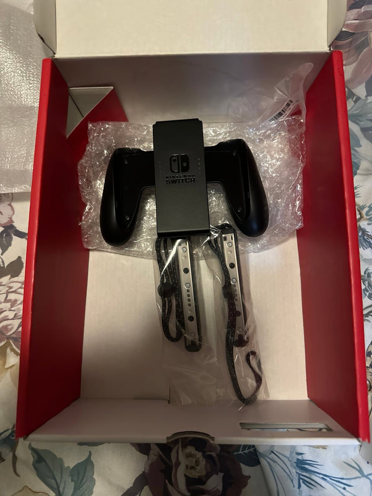 Nintendo Switch OLED with Pok茅mon scarlet 6T81