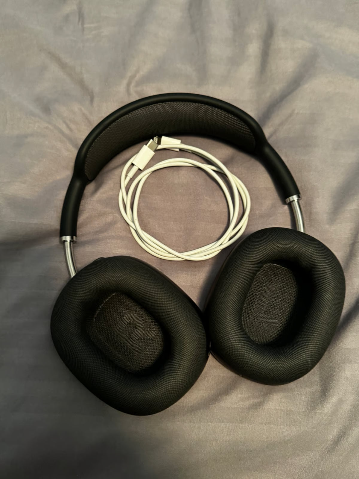 Apple Airpod Max headphones 1J66