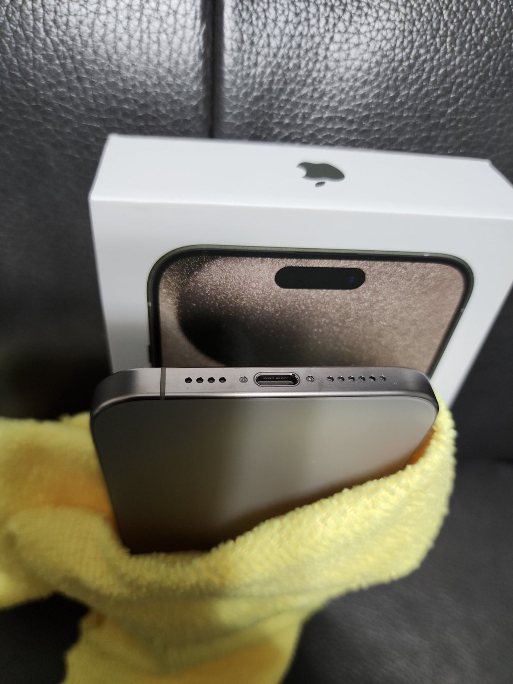 iPhone 15 Pro Max 1TB Fully Unlocked 9V56