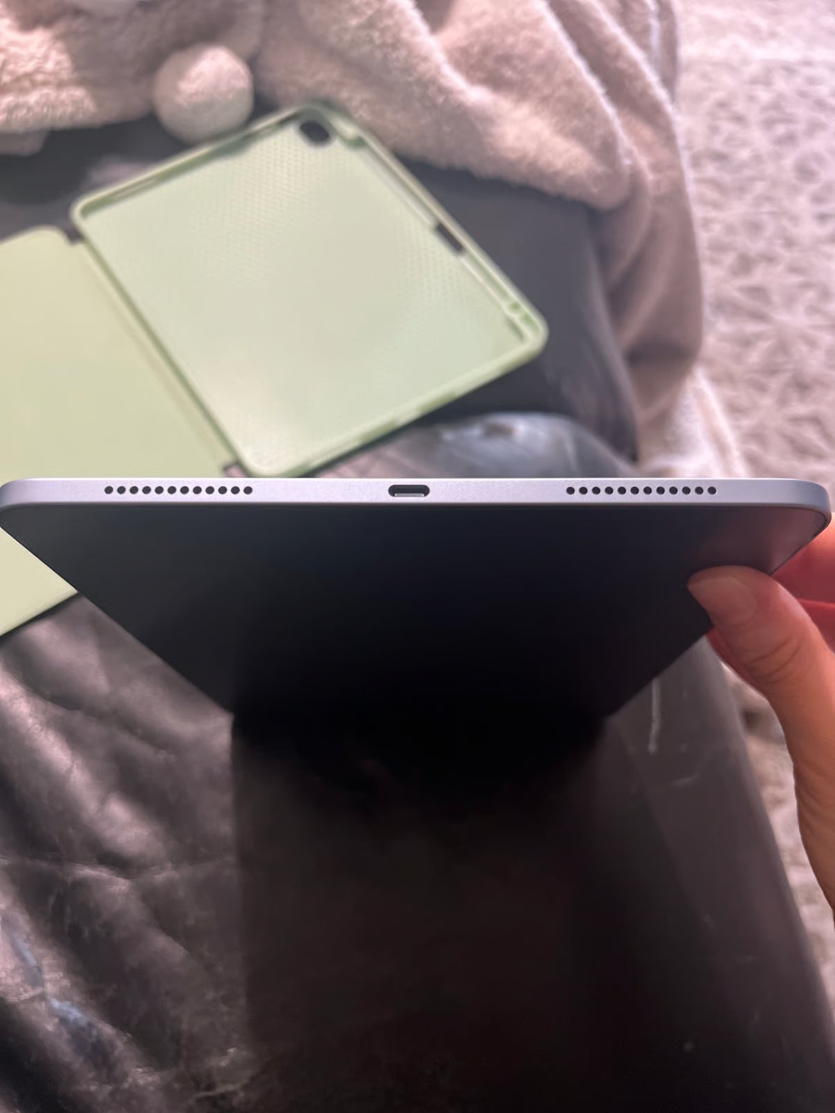 Apple iPad Air 4th Generation 64 GB in Sky Blue 7H75