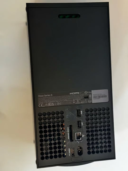 Xbox series x console & Controller 8U57