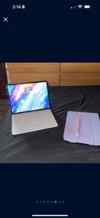 iPad Pro 3rd generation 11 inch 128gb with Apple magic keyboard and pencil!!! 7L75