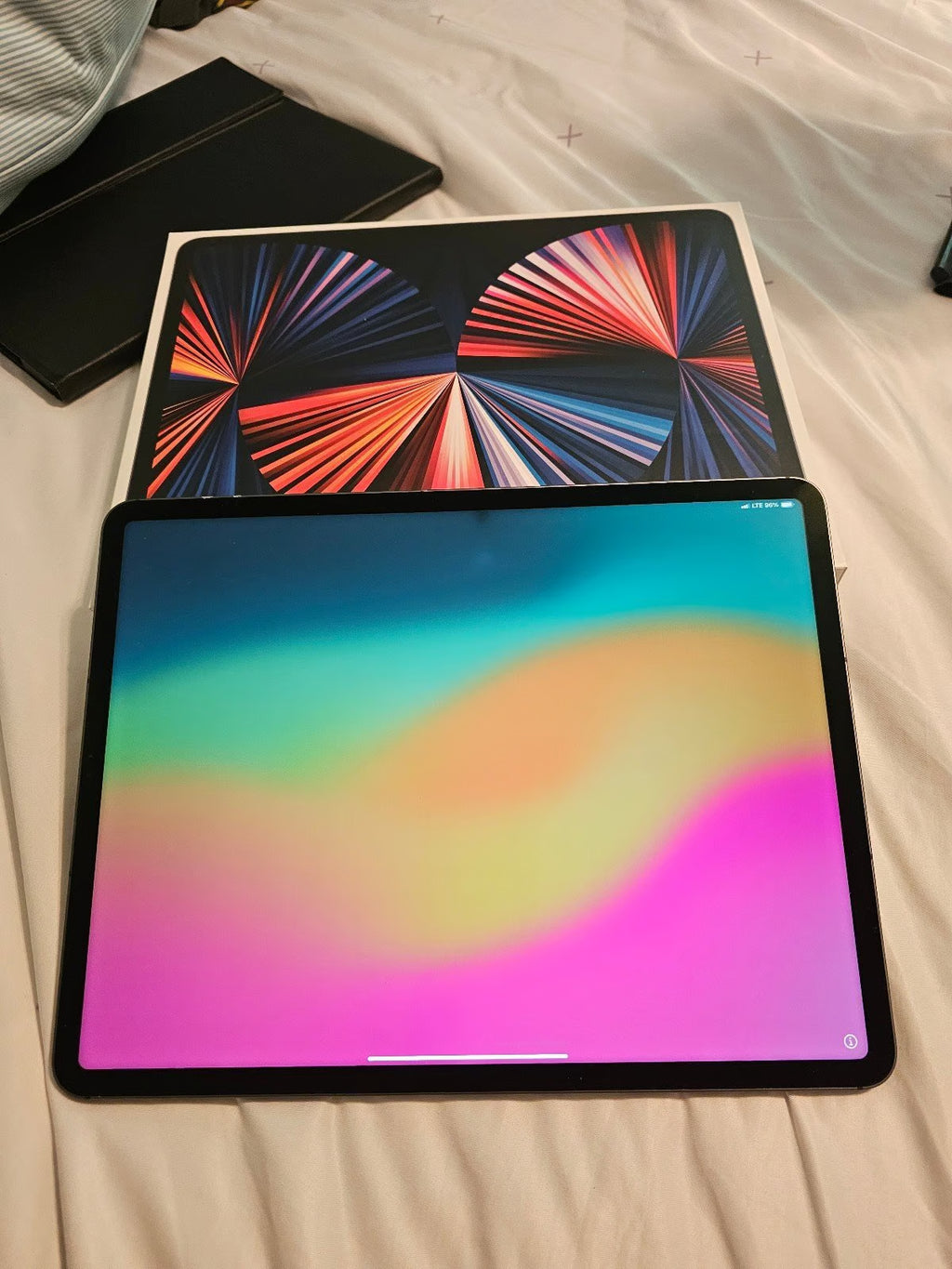 Apple iPad Pro 12.9 5th Generation 128GB Wifi + Cellular Unlocked 2U65