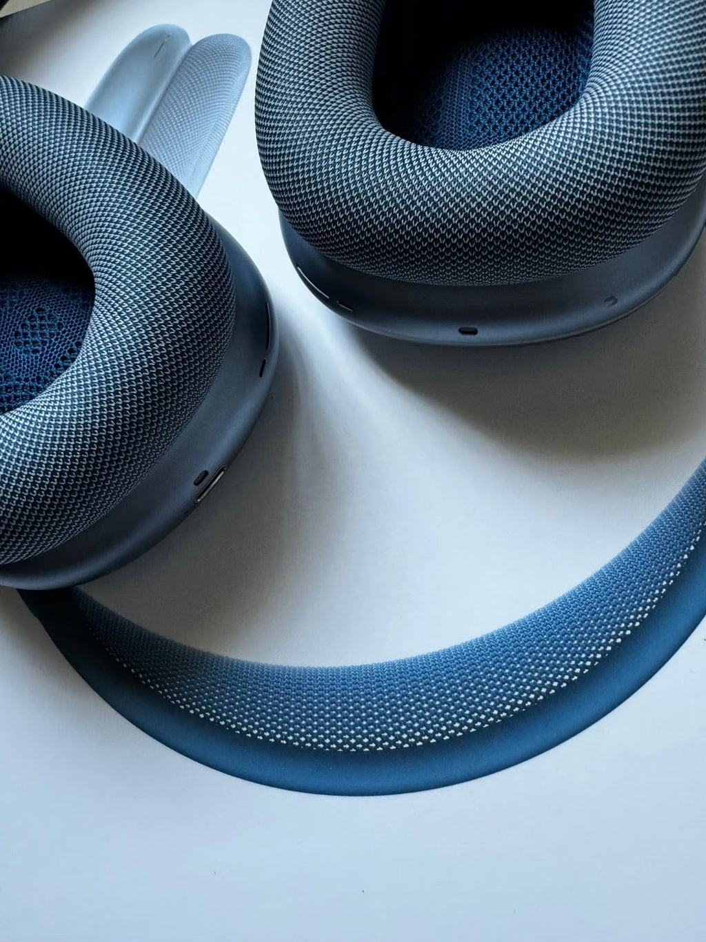 Apple AirPods Max with Smart Case in Sky Blue 7A76