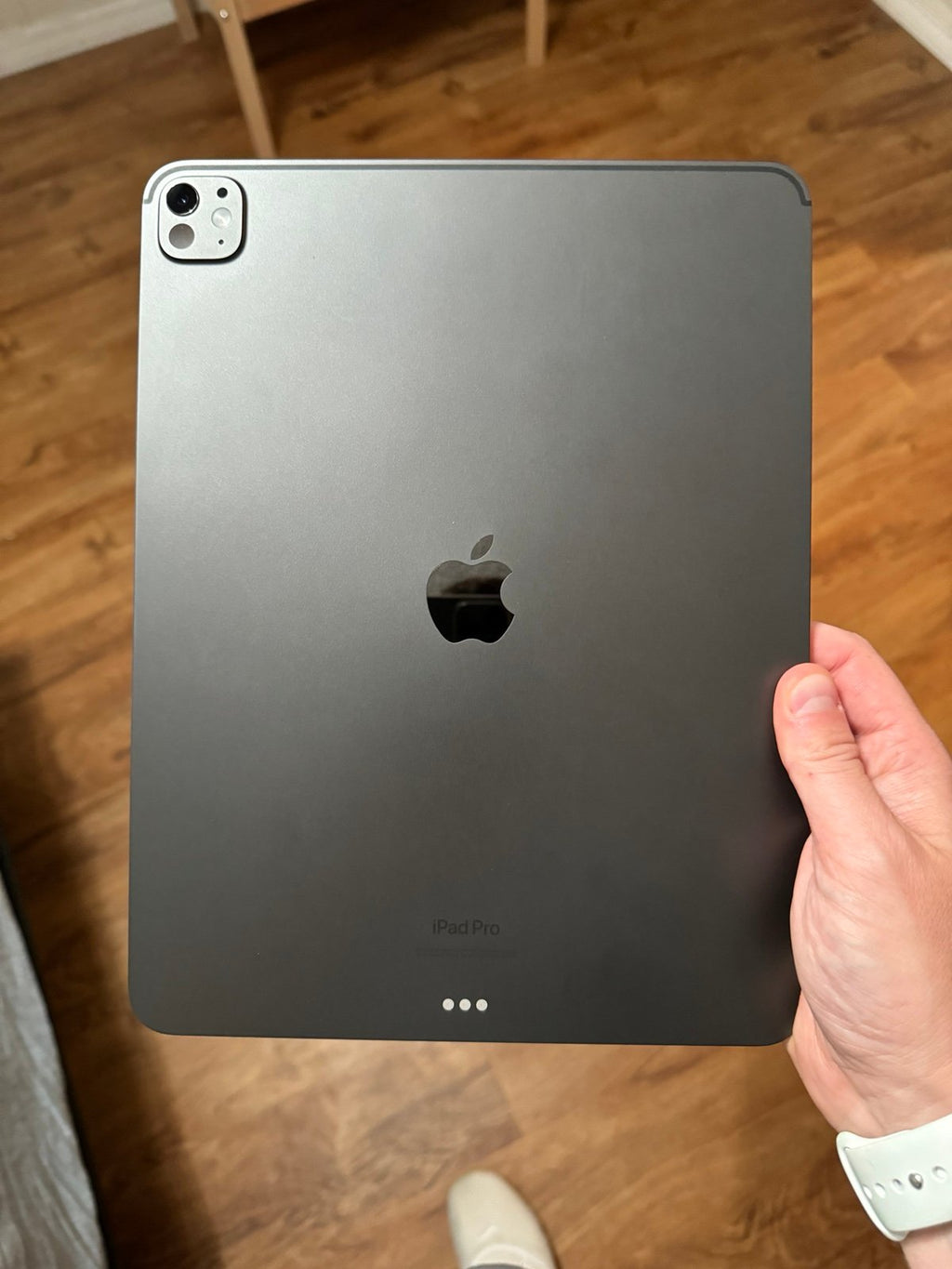 Apple iPad Pro 2024 M4 13�?256gb WiFi Model with Magic Keyboard and Apple Pencil 2P77