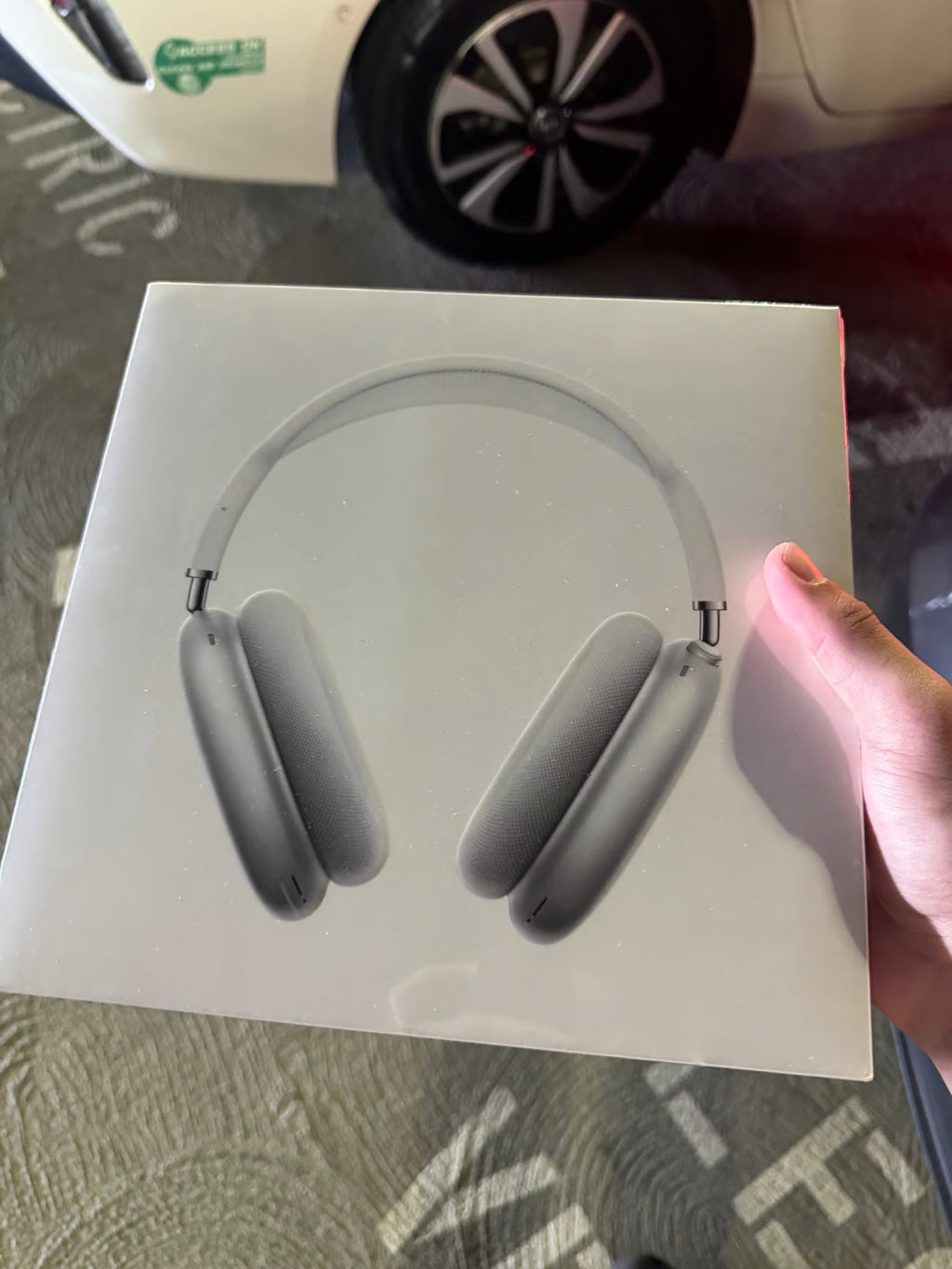 Apple AirPods Max comes with receipt 5U56