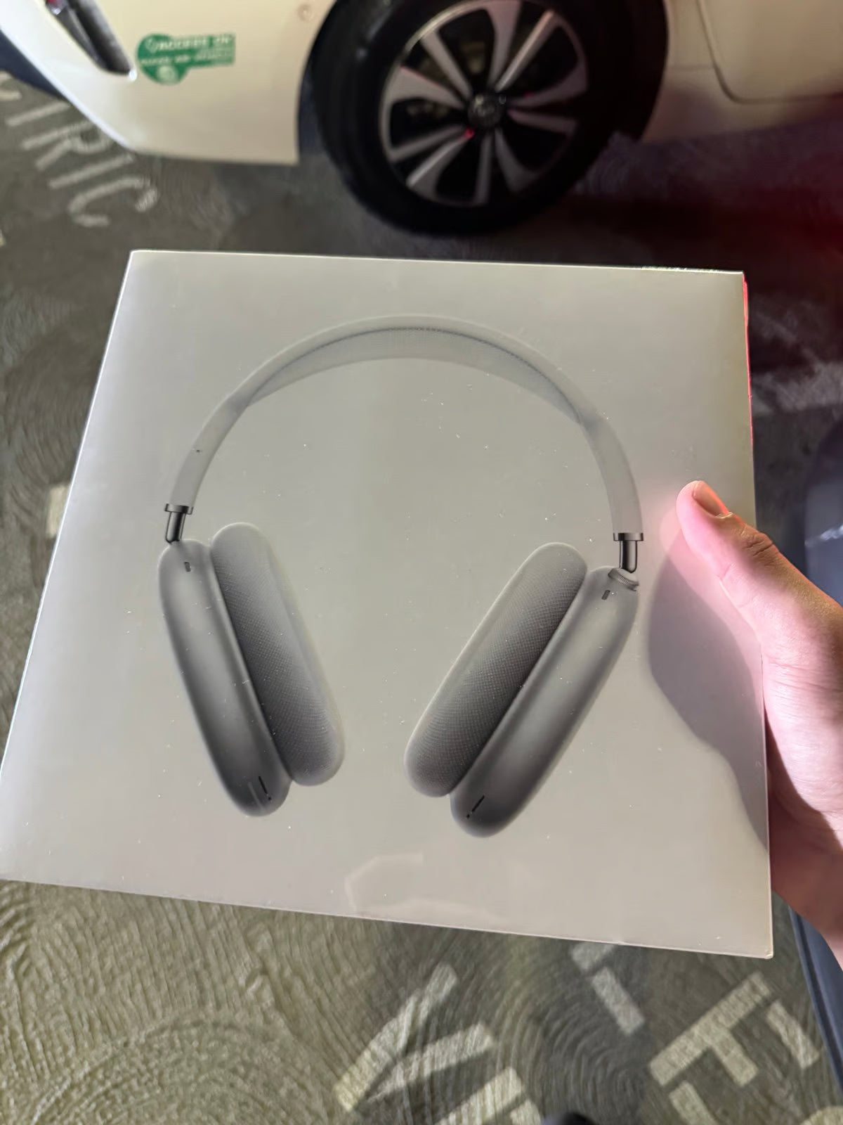 Apple AirPods Max comes with receipt 5U56