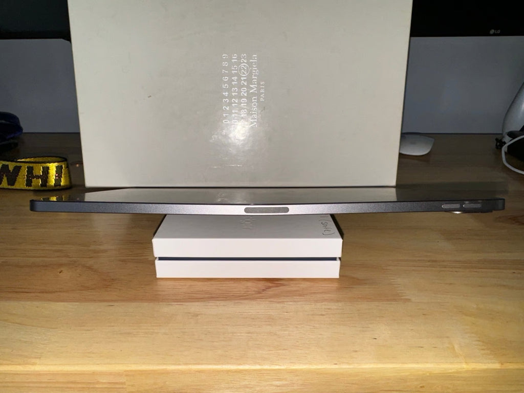 iPad Pro WIFI 12.9 Inch 5th Gen with Magic Keyboard 1S19