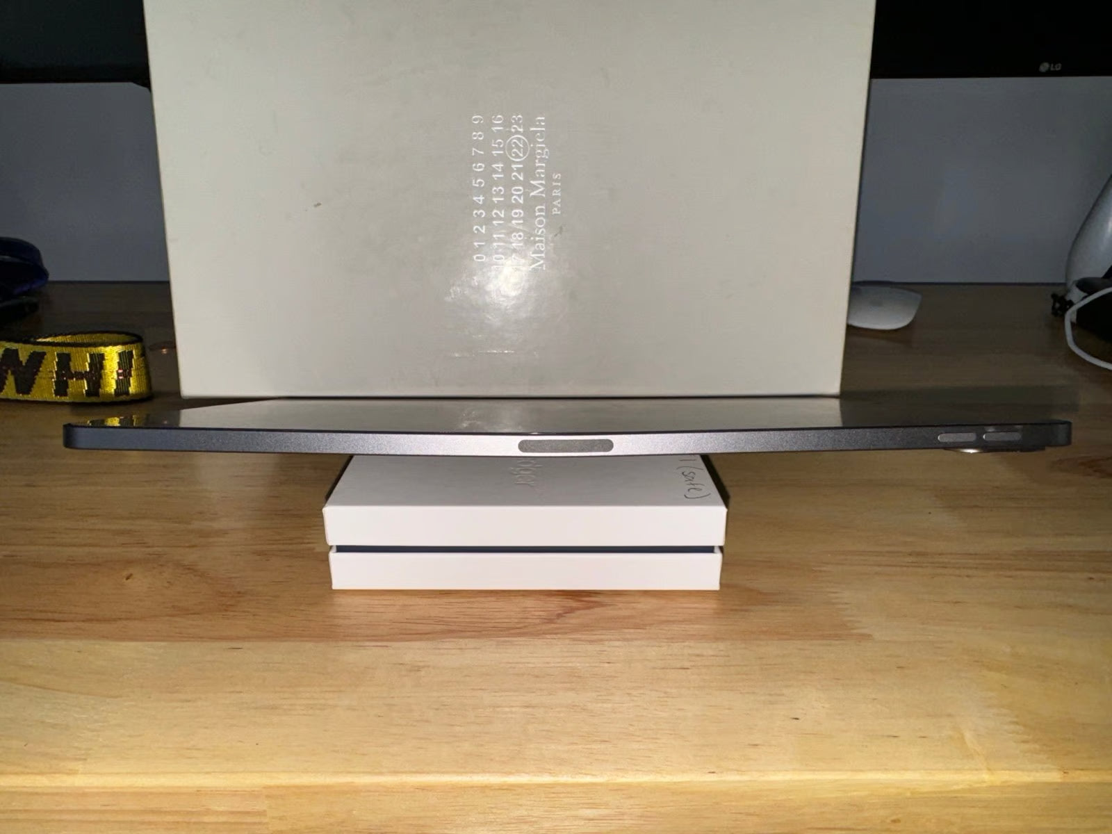 iPad Pro WIFI 12.9 Inch 5th Gen with Magic Keyboard 1S19