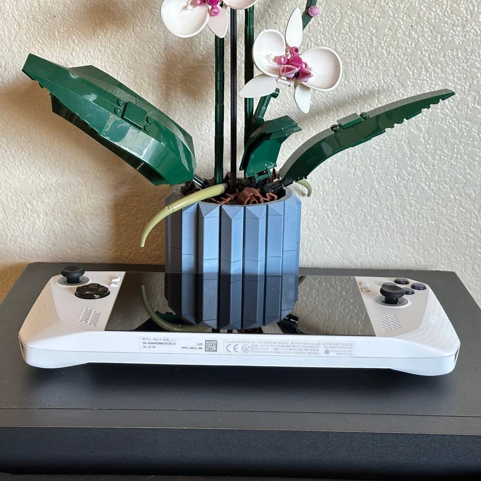 ASUS ROG Ally 7"" 120Hz FHD 1080p Gaming Handheld AMD Ryzen Z1 Extreme Z1X CPU 8Z72