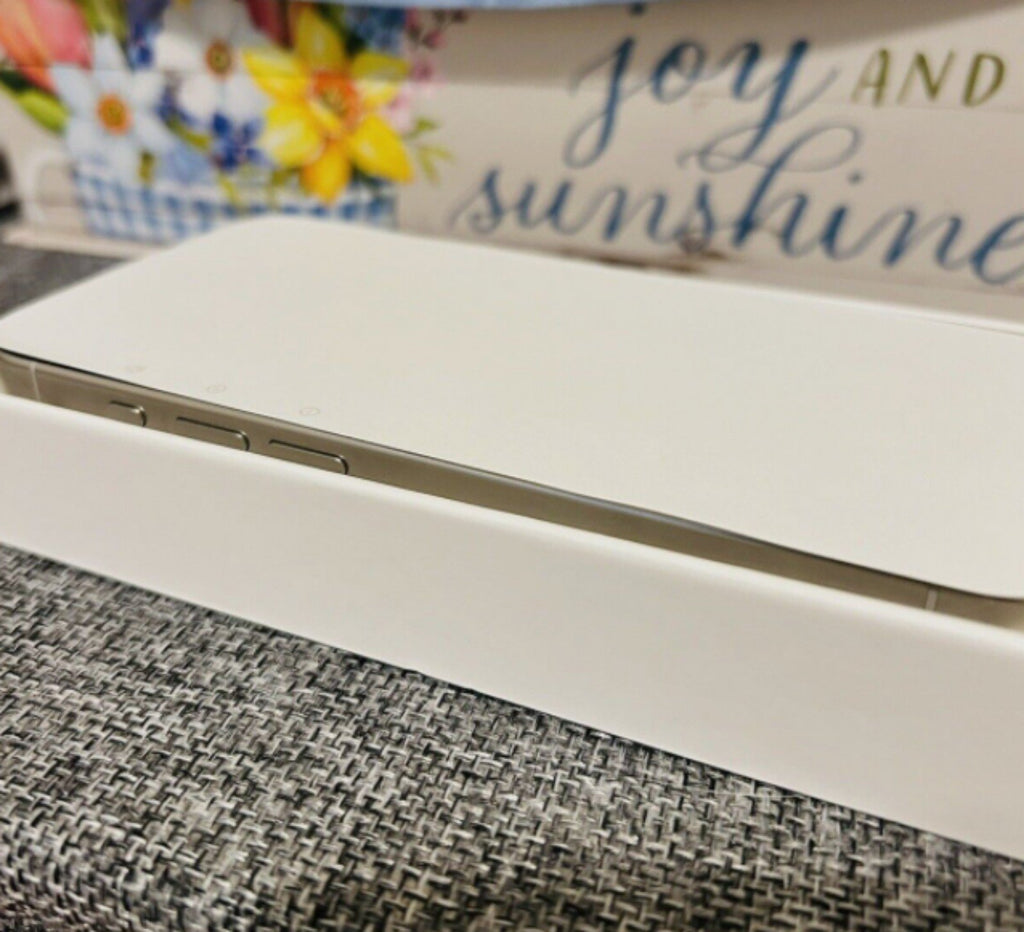 Apple iPhone 15 Pro - 128 GB - White Titanium Unlocked 1U39