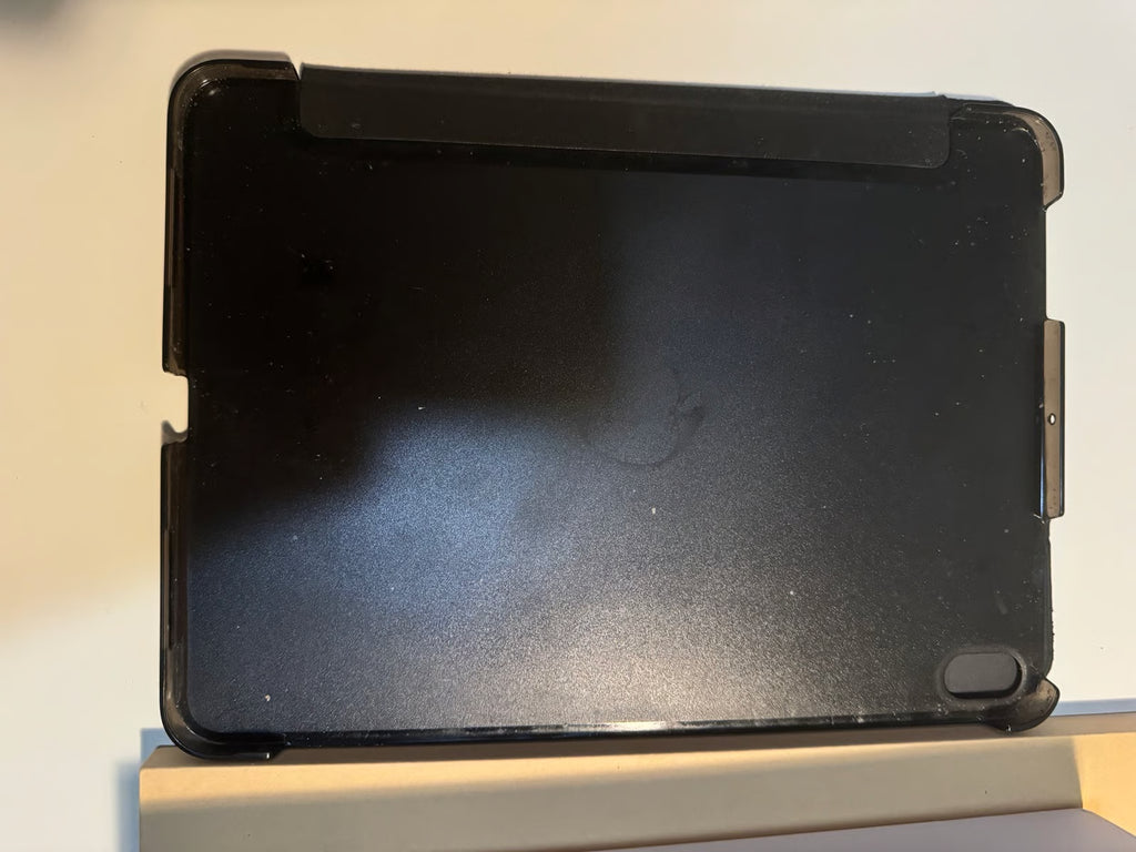 Apple 2022 iPad Air 5th Generation M1 256GB + Apple Pencil and Case 7E38