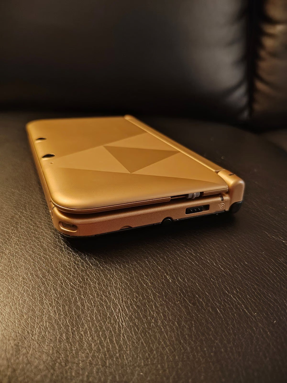 Nintendo 3DS XL The Legend of Zelda Triforce in Gold