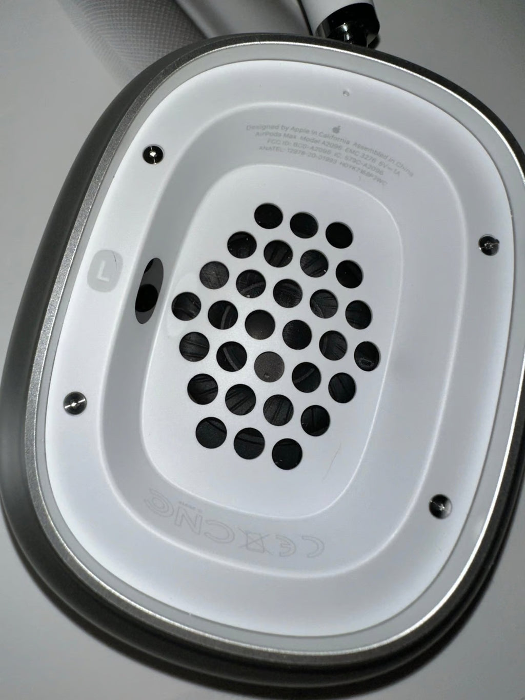 Apple AirPods Max with Smart Case in Silver with Original Packaging 7F29