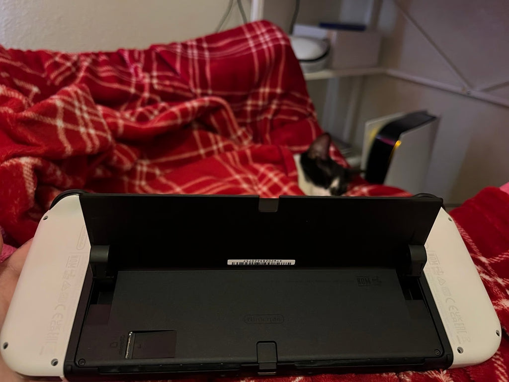 Nintendo switch oled mint condition with accessories 8B61