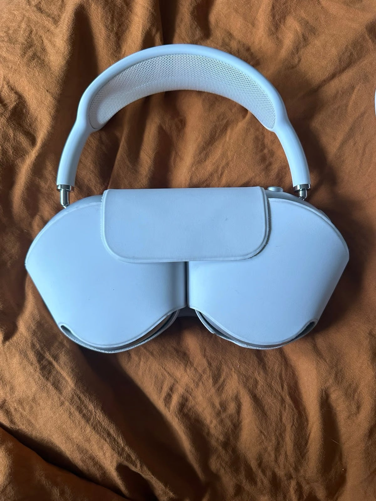 AirPods Max with 2 cover sets and case 6N19