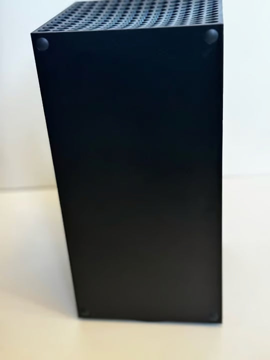 Xbox series x console & Controller 8U57