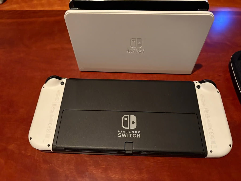 Nintendo Switch - OLED Model White with Zelda Tears of the Kingdom game 3P33