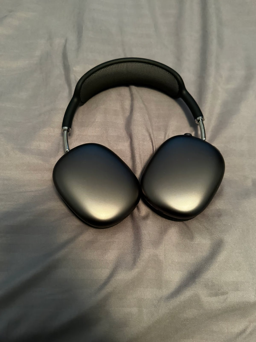 Apple Airpod Max headphones 1J66