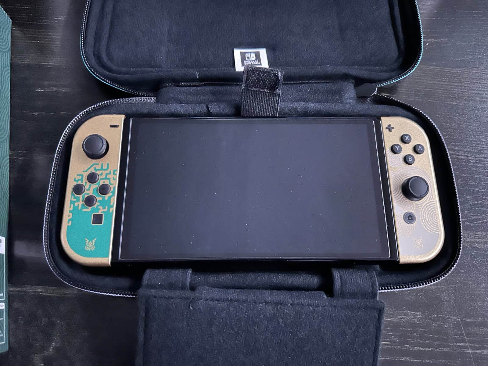 Nintendo Switch OLED The Legend of Zelda - Tears of the Kingdom Bundle 9U63