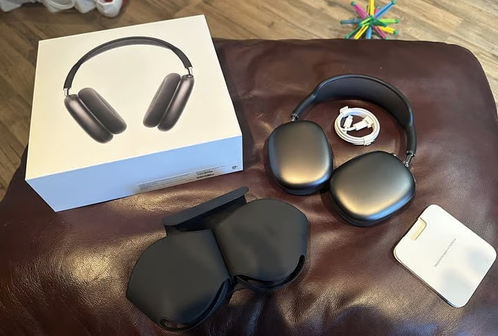 Space Grey Apple AirPods Max Bluetooth Headphones 7T56